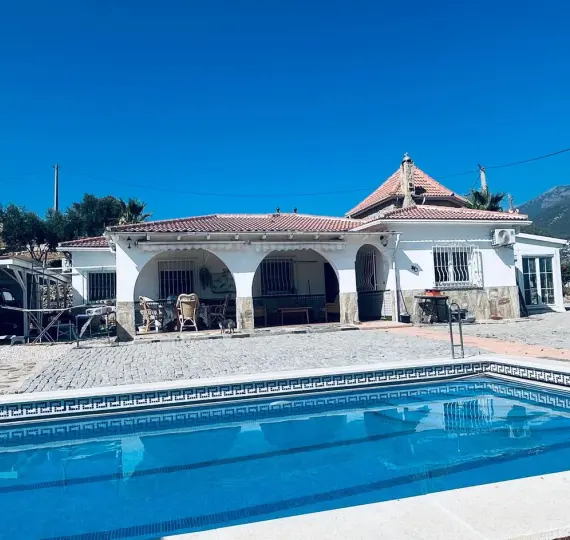 Sale of detached villa in Alcaucín