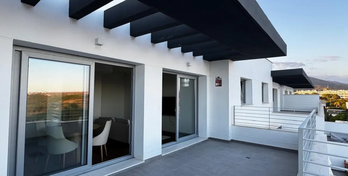 Sale of penthouse in Estepona 1