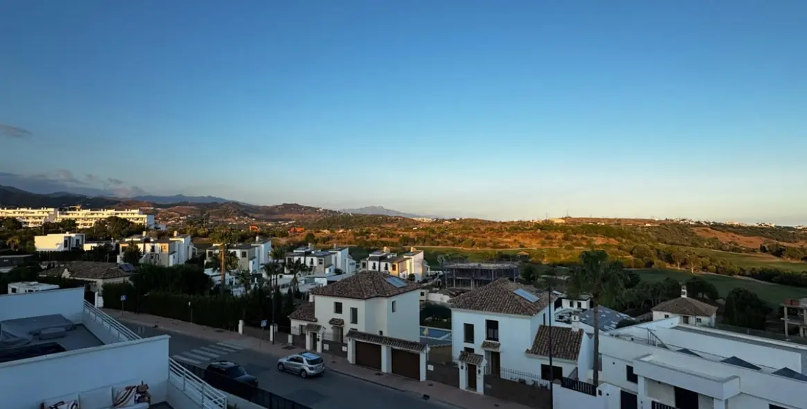Sale of penthouse in Estepona 4