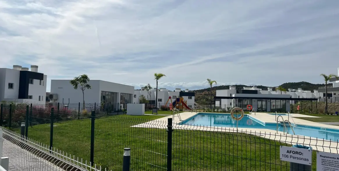 Sale of penthouse in Estepona 25