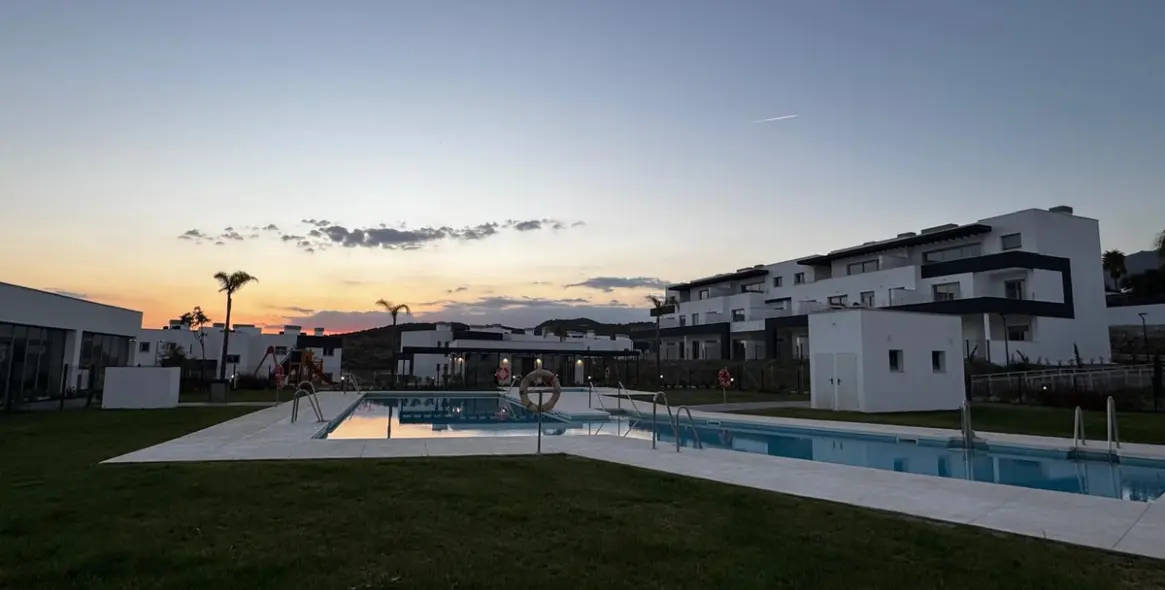 Sale of penthouse in Estepona 28