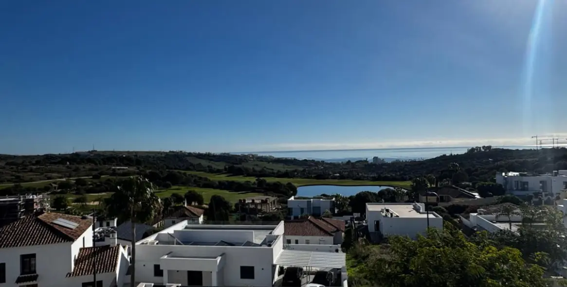 Sale of penthouse in Estepona 2