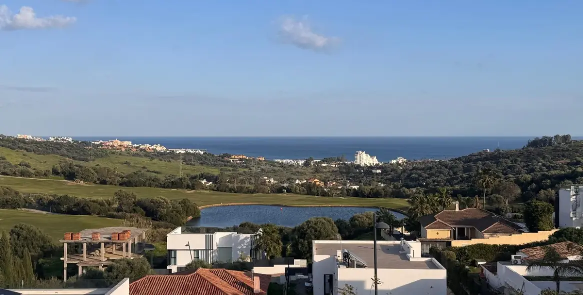 Sale of penthouse in Estepona 12