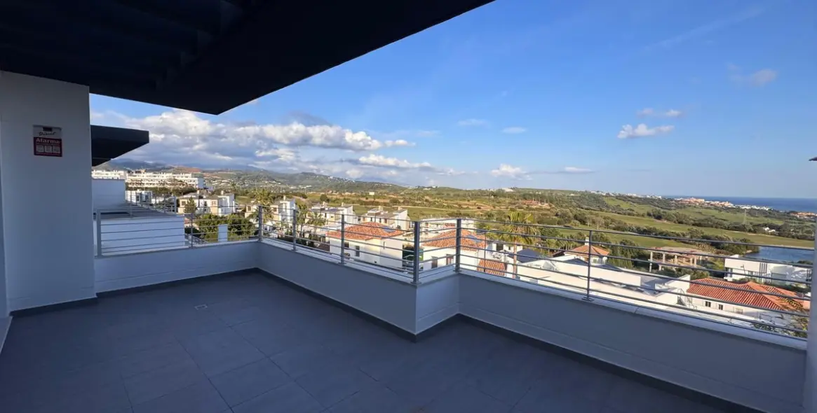 Sale of penthouse in Estepona 14