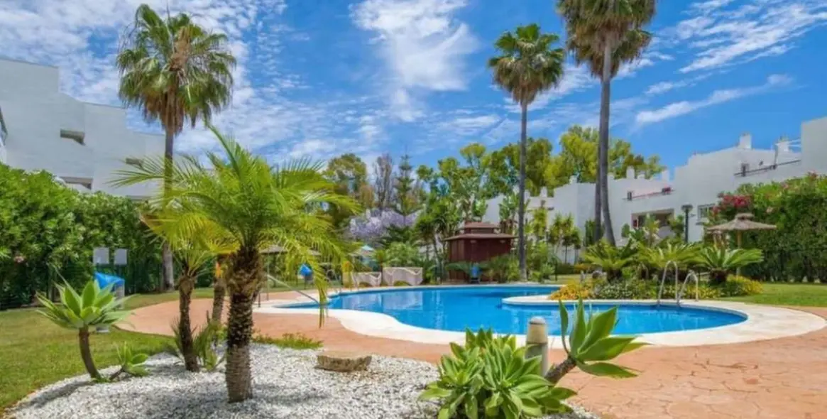 Sale of ground floor apartment in Guadalmina Baja 13