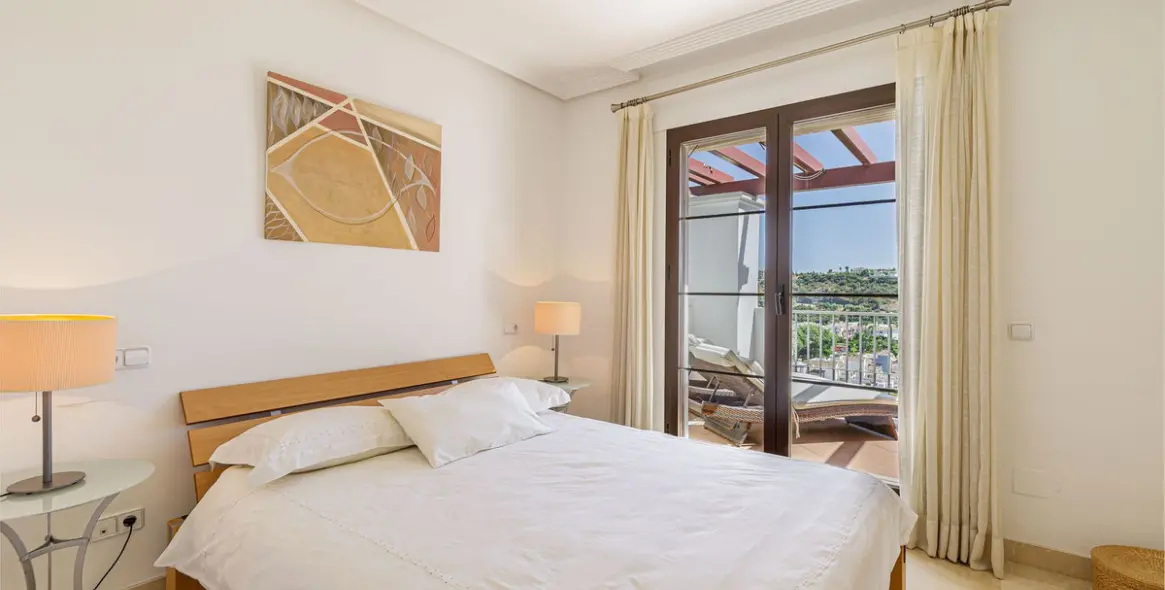 Sale of penthouse in Los Arqueros 10