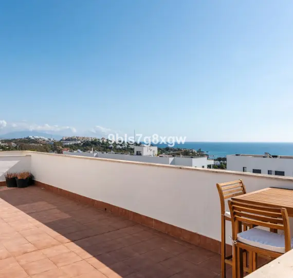 Sale of penthouse in Doña Julia