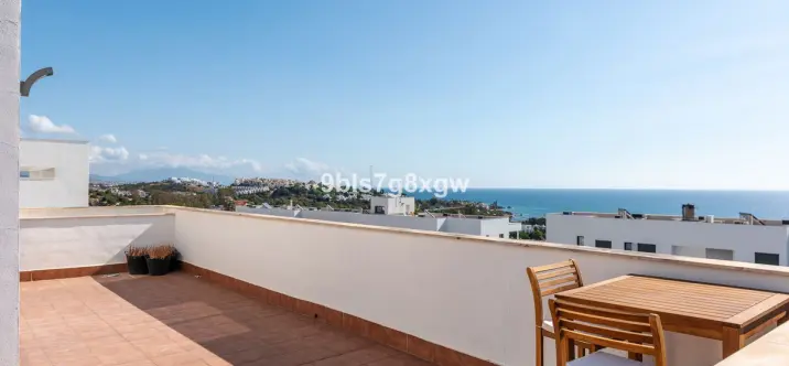Sale of penthouse in Doña Julia 3