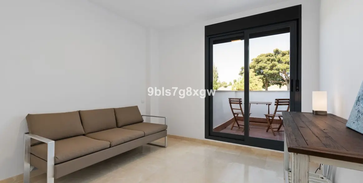 Sale of penthouse in Doña Julia 19