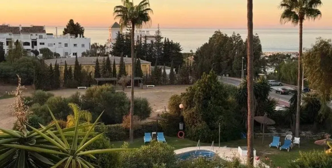 Sale of ground floor apartment in Calahonda 4