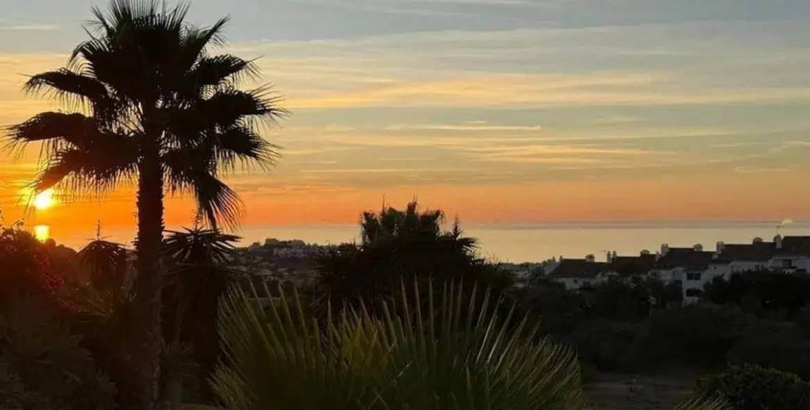 Sale of ground floor apartment in Calahonda 5