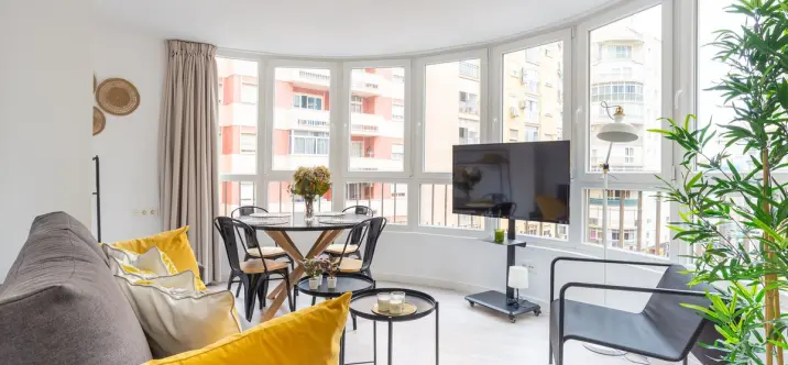 Sale of middle floor apartment in Málaga Centro 0