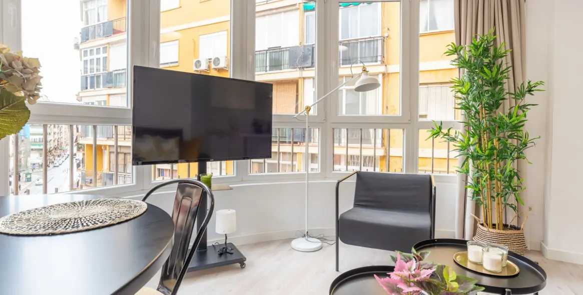 Sale of middle floor apartment in Málaga Centro 2