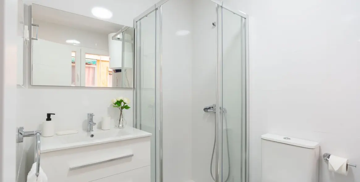 Sale of middle floor apartment in Málaga Centro 11