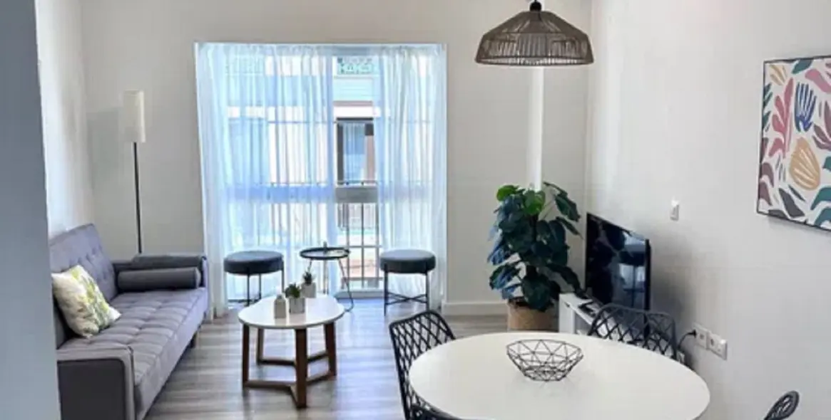 Sale of middle floor apartment in Málaga Centro 4