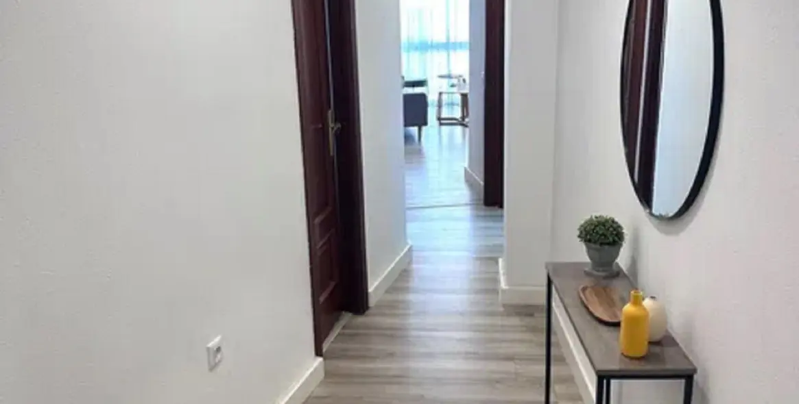 Sale of middle floor apartment in Málaga Centro 7