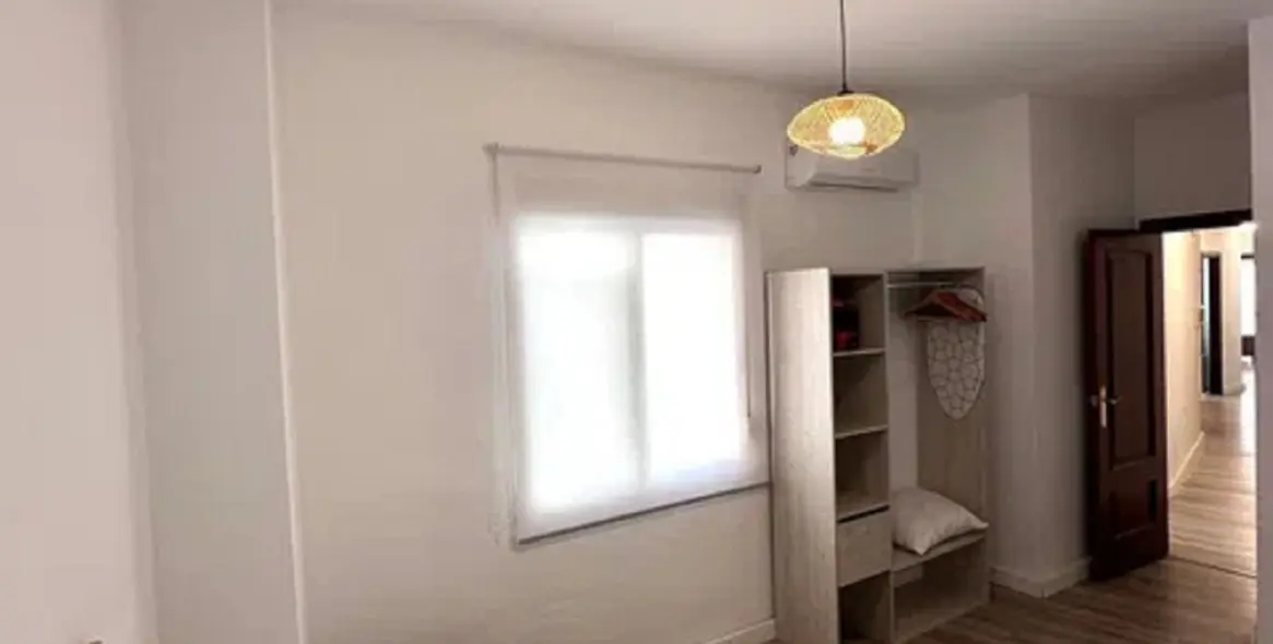 Sale of middle floor apartment in Málaga Centro 9