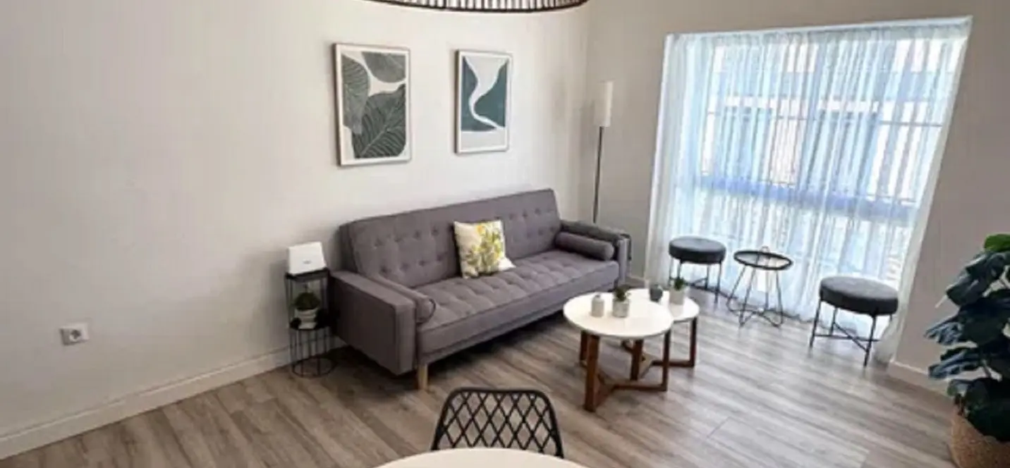 Sale of middle floor apartment in Málaga Centro 0