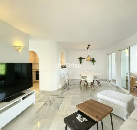 Sale of middle floor apartment in Mijas