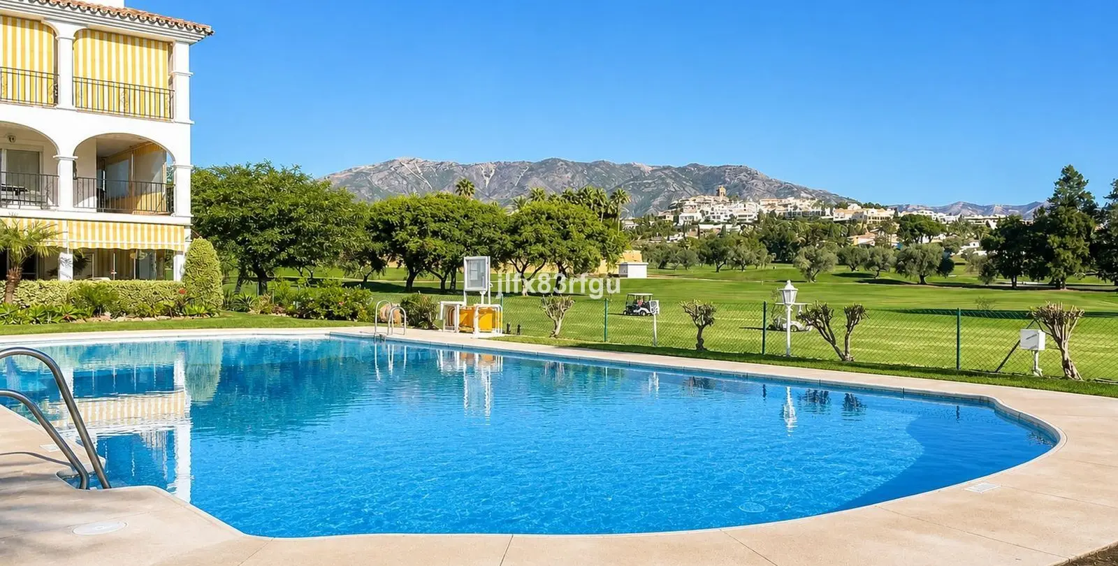 Sale of middle floor apartment in Mijas 3