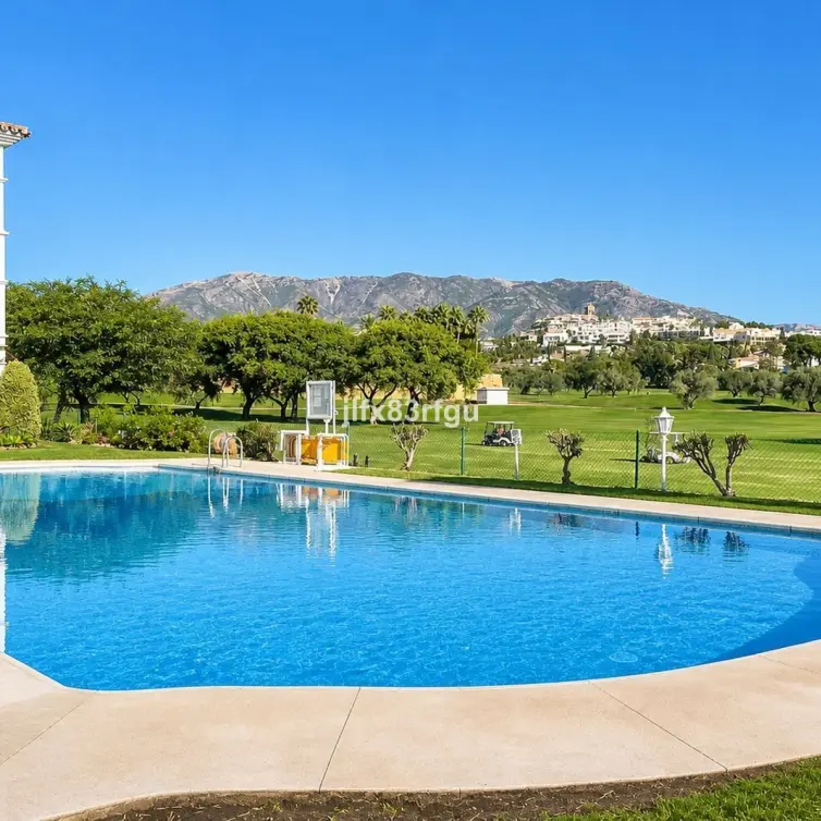 Sale of middle floor apartment in Mijas