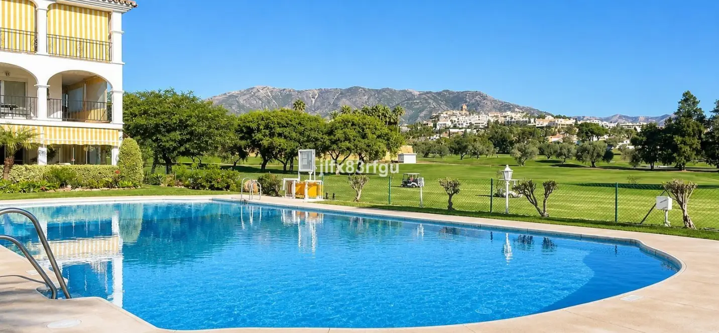 Sale of middle floor apartment in Mijas 2