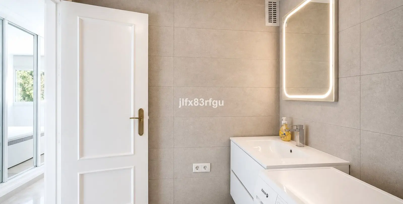Sale of middle floor apartment in Mijas 13