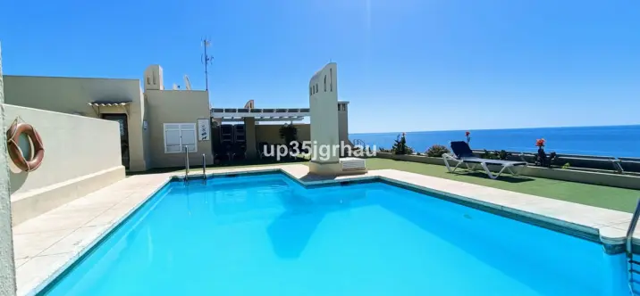Sale of middle floor apartment in Estepona 0