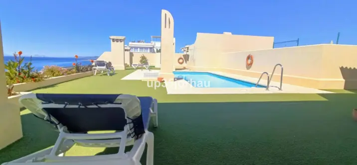 Sale of middle floor apartment in Estepona 1