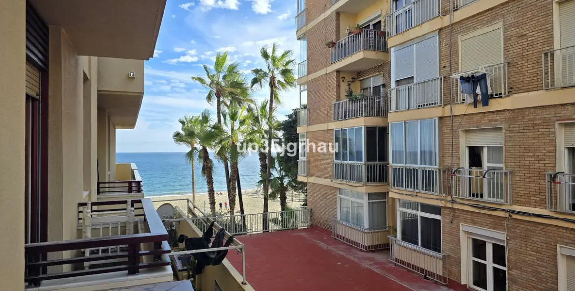 Sale of middle floor apartment in Estepona 3