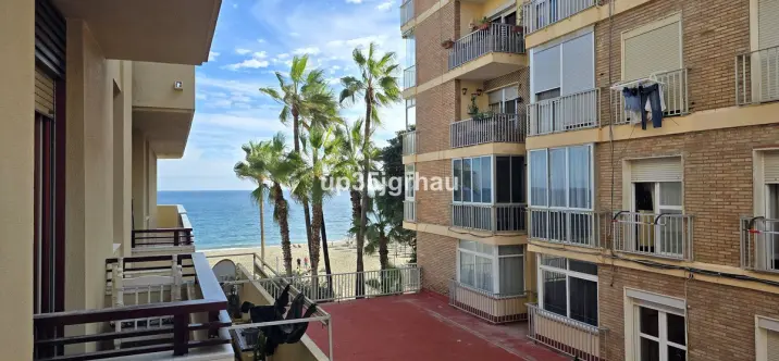 Sale of middle floor apartment in Estepona 2