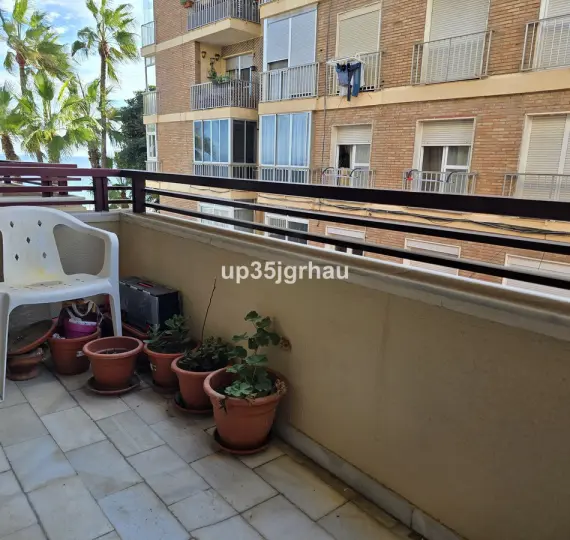 Sale of middle floor apartment in Estepona