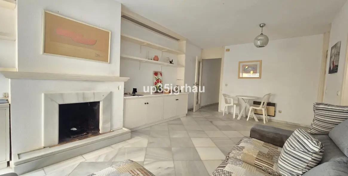 Sale of middle floor apartment in Estepona 5