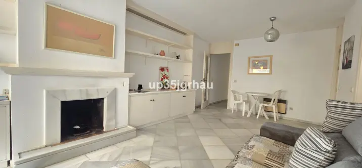 Sale of middle floor apartment in Estepona 4