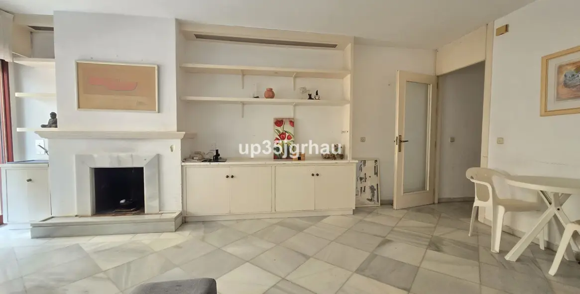 Sale of middle floor apartment in Estepona 6