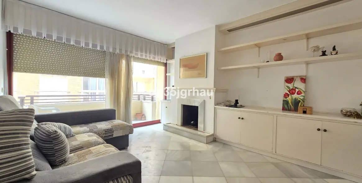 Sale of middle floor apartment in Estepona 10