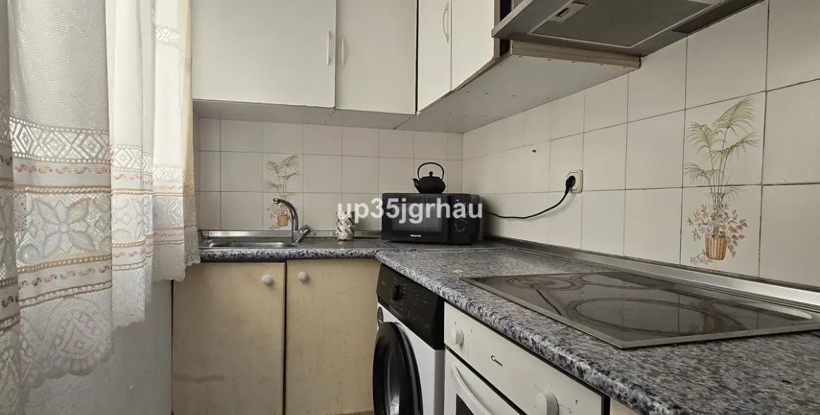 Sale of middle floor apartment in Estepona 14