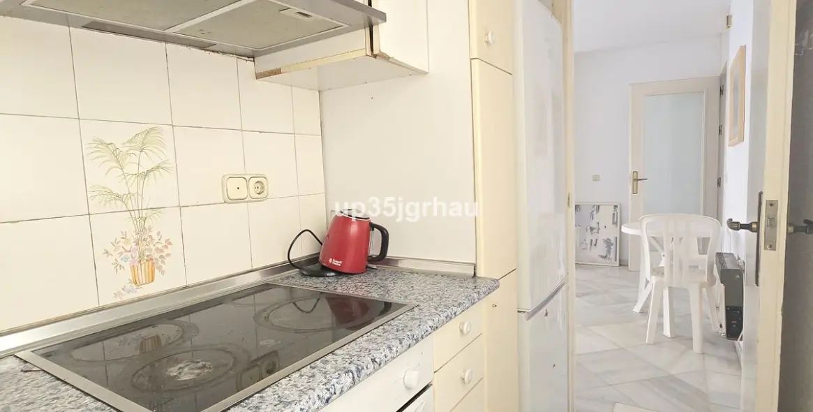 Sale of middle floor apartment in Estepona 15