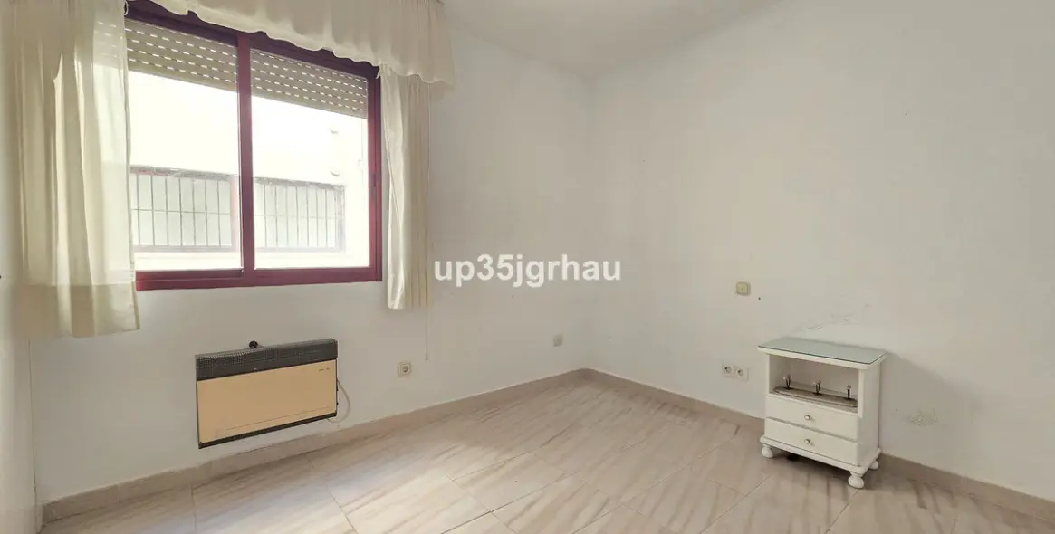 Sale of middle floor apartment in Estepona 16