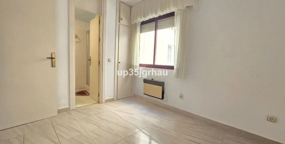 Sale of middle floor apartment in Estepona 17