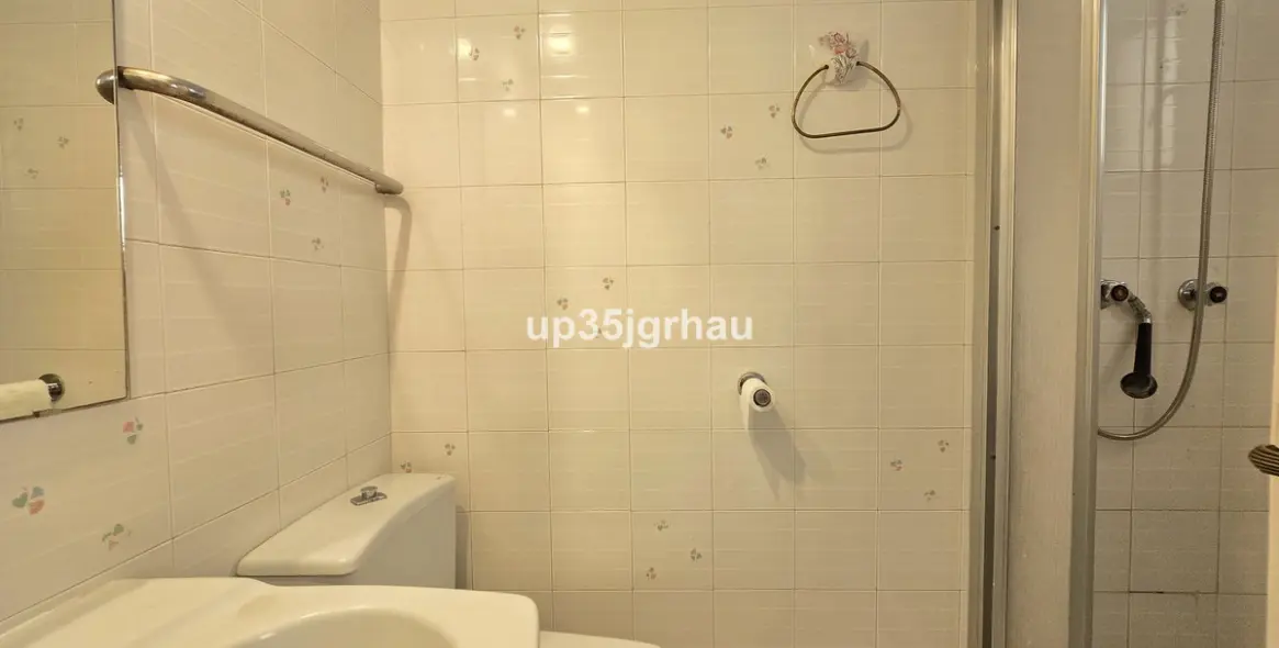 Sale of middle floor apartment in Estepona 18