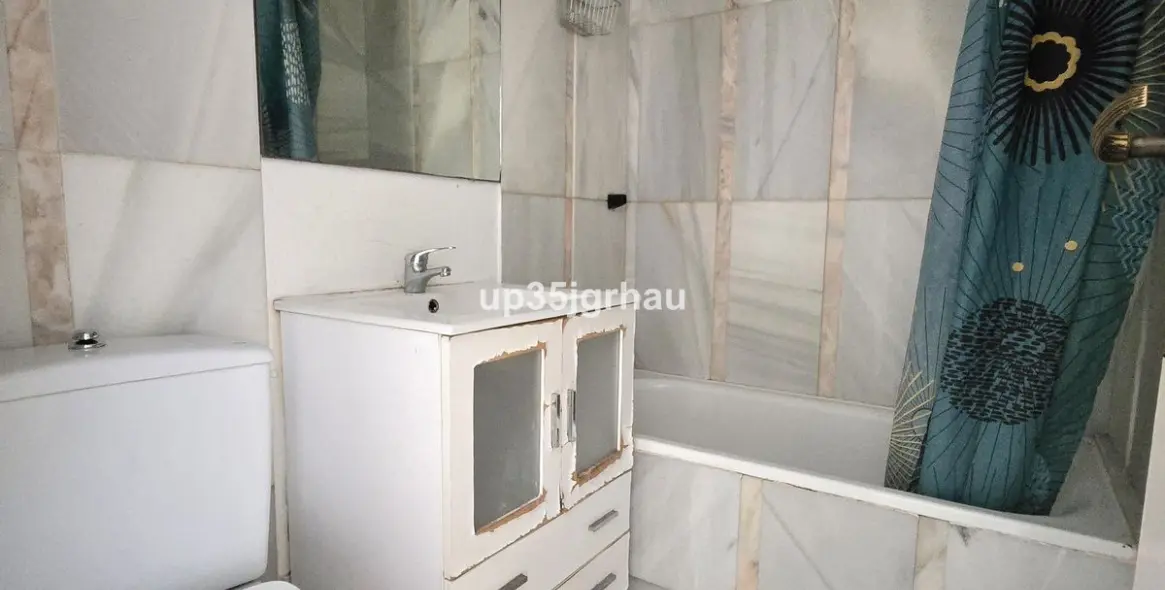 Sale of middle floor apartment in Estepona 20