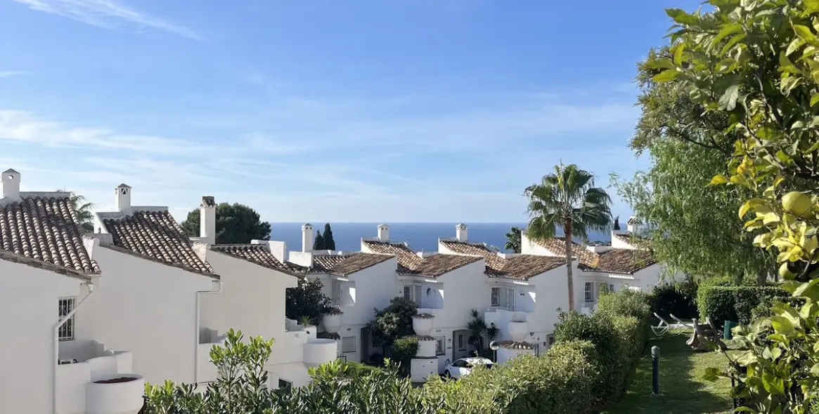 Sale of townhouse in Calahonda 1