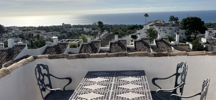 Sale of townhouse in Calahonda 1