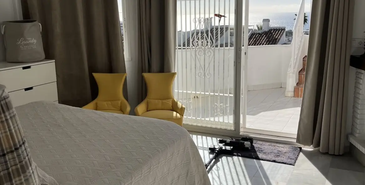 Sale of townhouse in Calahonda 15