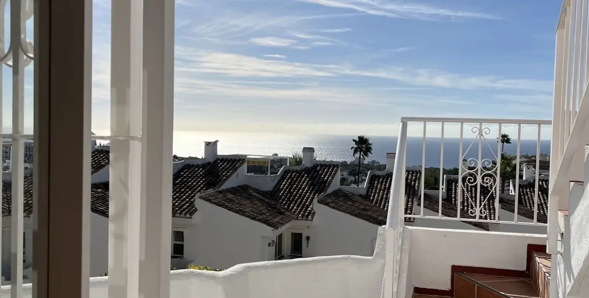 Sale of townhouse in Calahonda 17