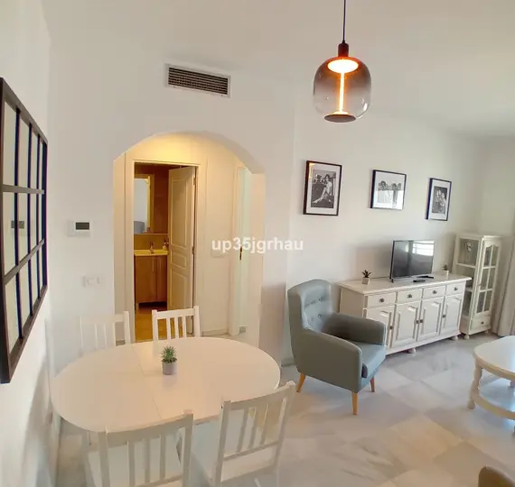 Продажа апартаментов на среднем этаже в Estepona