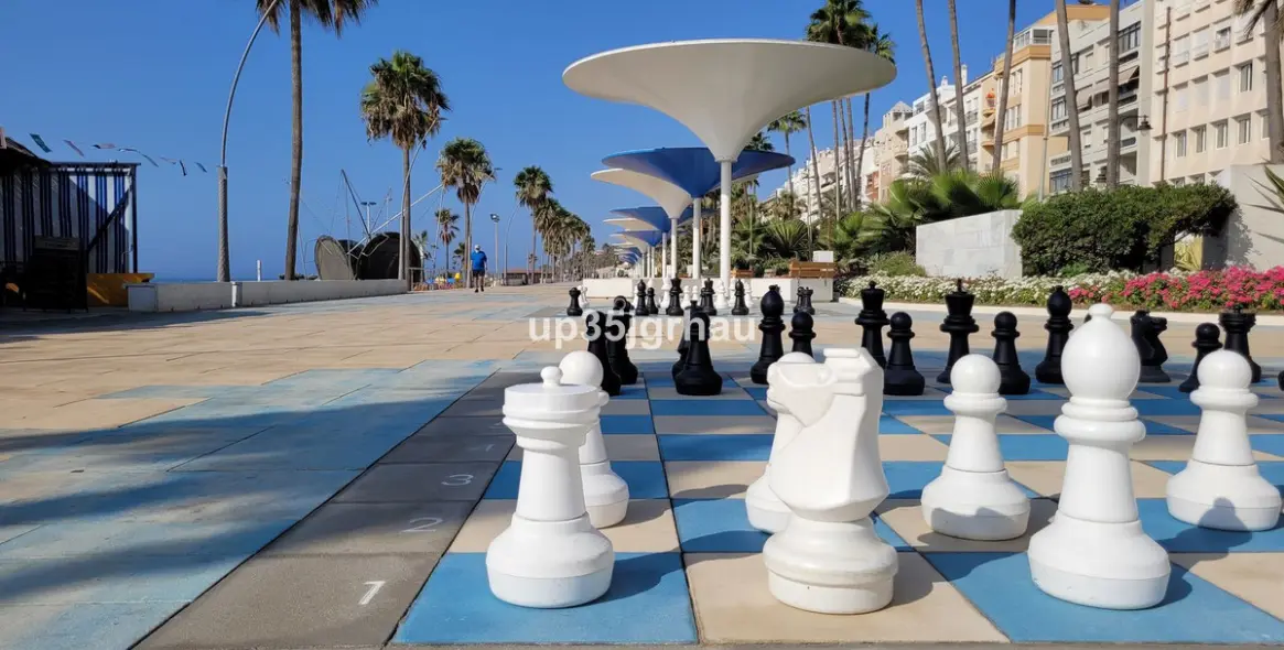 Продажа апартаментов на среднем этаже в Estepona 6