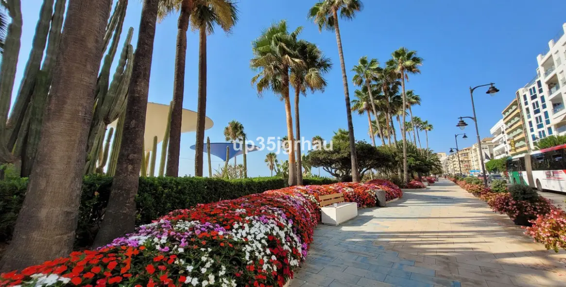 Продажа апартаментов на среднем этаже в Estepona 11