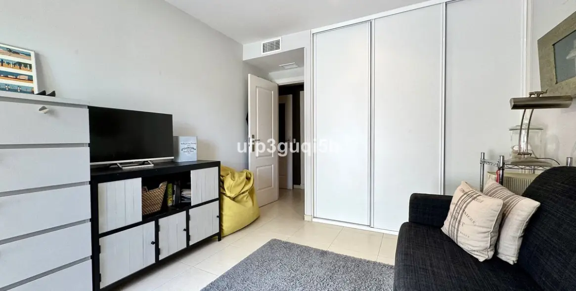 Sale of penthouse in Torrequebrada 25